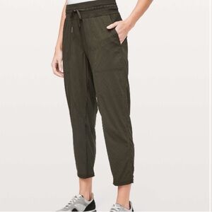 Lululemon Athletica studio crop size 10